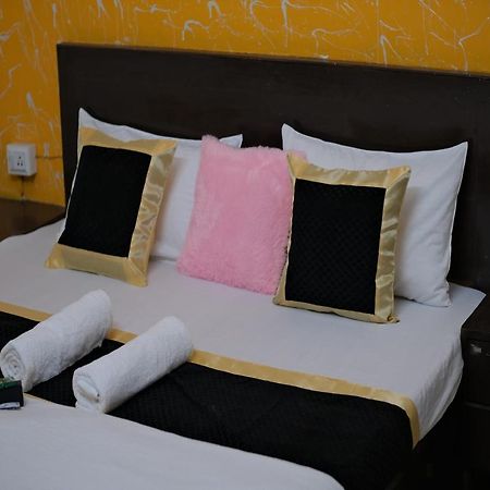 Travel Monkey Hostel Агра Экстерьер фото