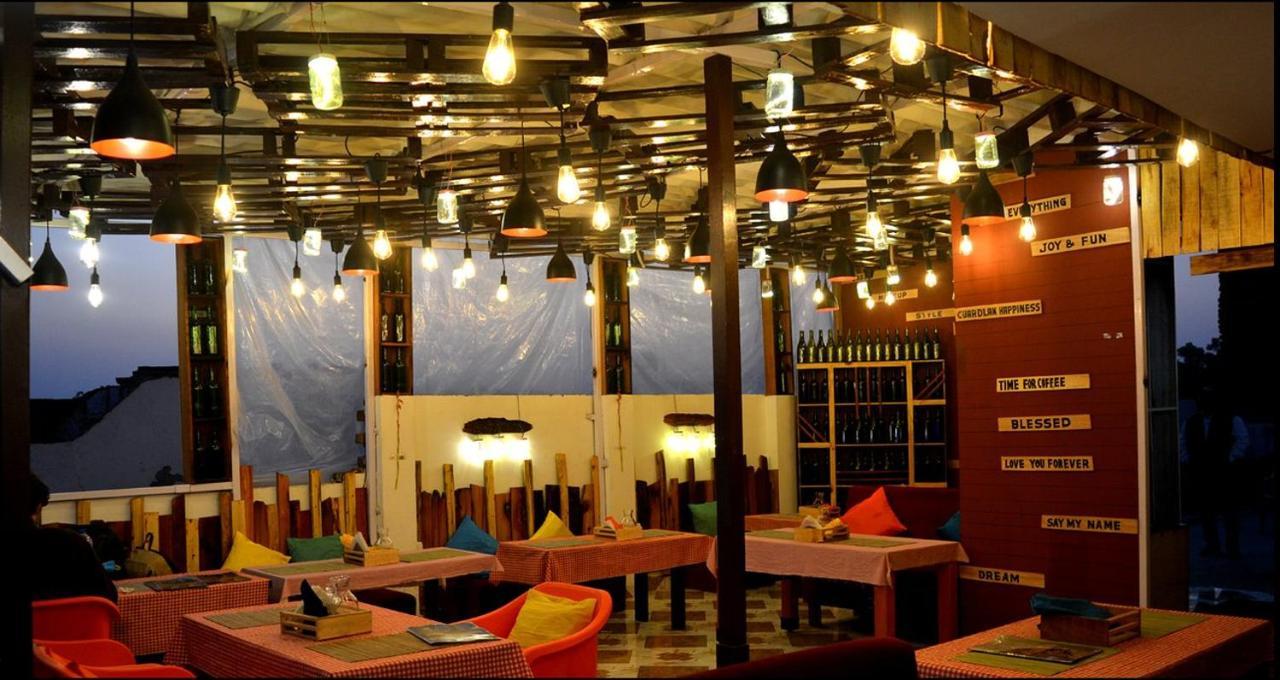 Travel Monkey Hostel Агра Экстерьер фото
