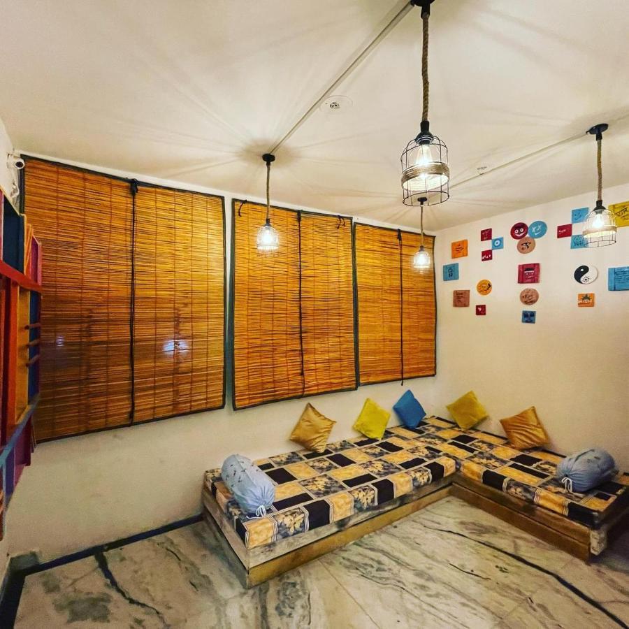Travel Monkey Hostel Агра Экстерьер фото