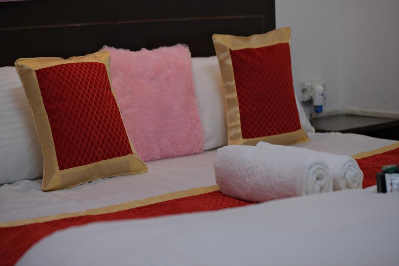 Travel Monkey Hostel Агра Экстерьер фото