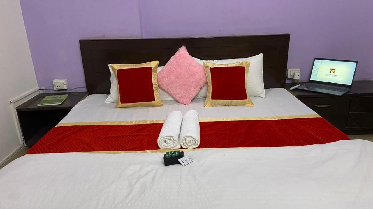 Travel Monkey Hostel Агра Экстерьер фото