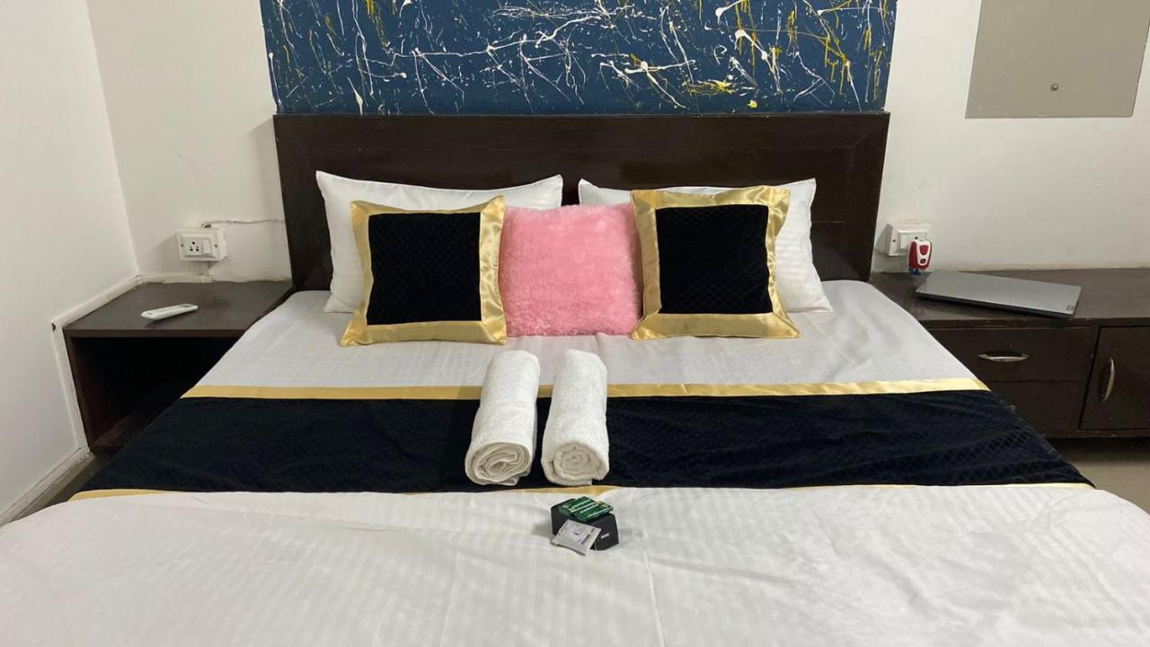 Travel Monkey Hostel Агра Экстерьер фото