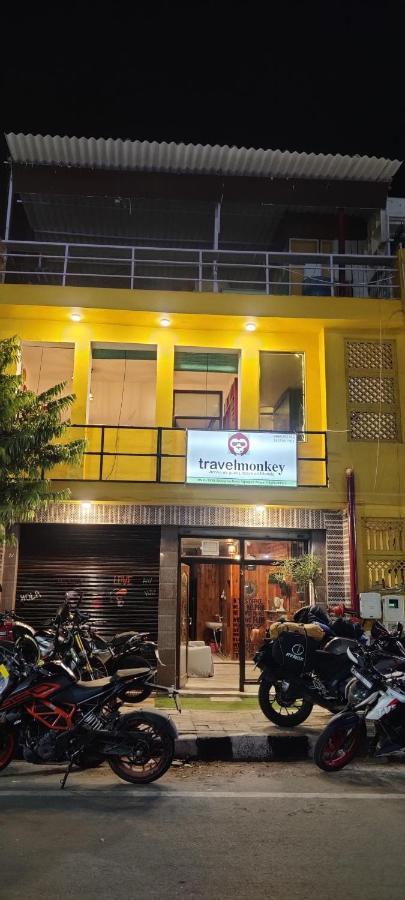 Travel Monkey Hostel Агра Экстерьер фото