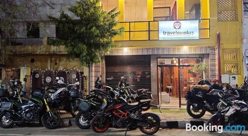 Travel Monkey Hostel Агра Экстерьер фото