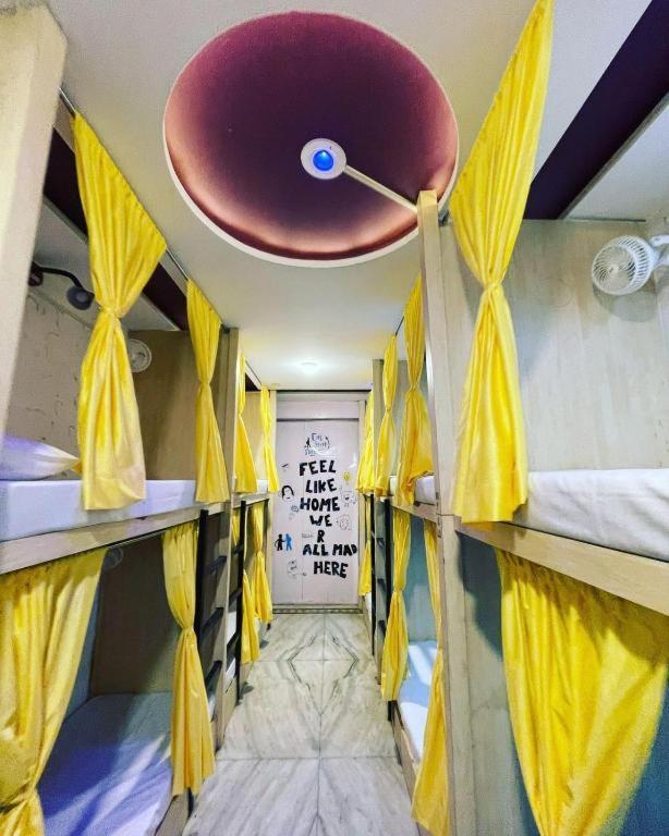Travel Monkey Hostel Агра Экстерьер фото