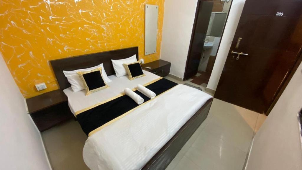 Travel Monkey Hostel Агра Экстерьер фото