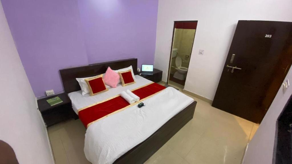 Travel Monkey Hostel Агра Экстерьер фото